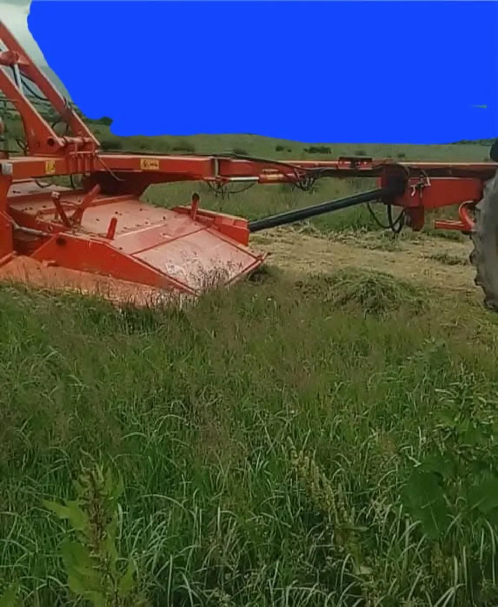 Kuhn 302GI 10ft trailed mower - Image 1