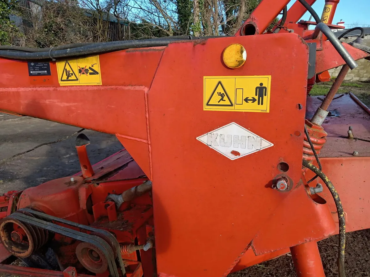 Kuhn 302GI 10ft trailed mower - Image 3