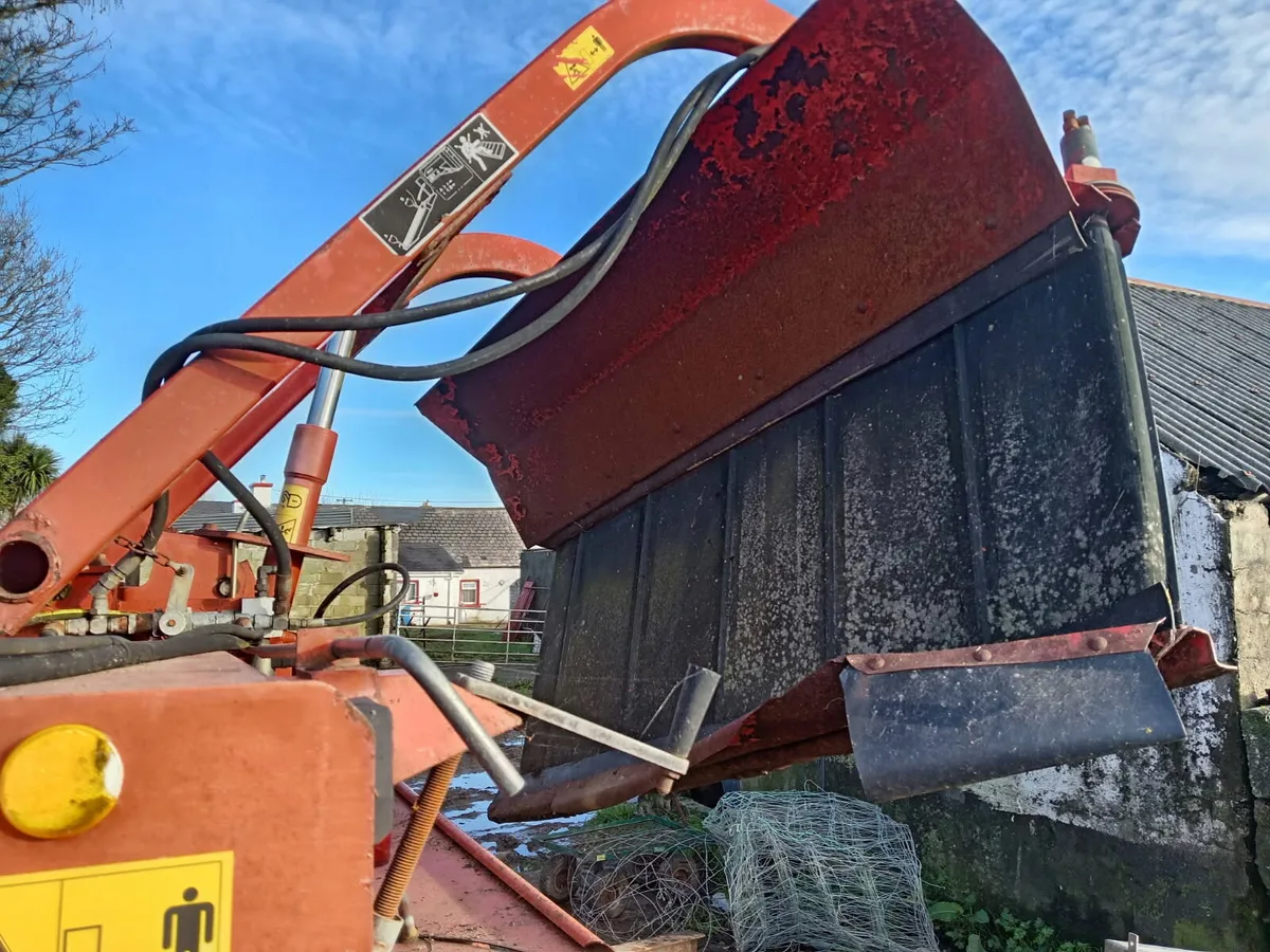 Kuhn 302GI 10ft trailed mower - Image 4