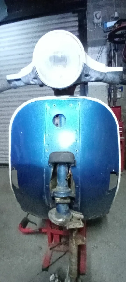 Italian Vespa P125X project scooter