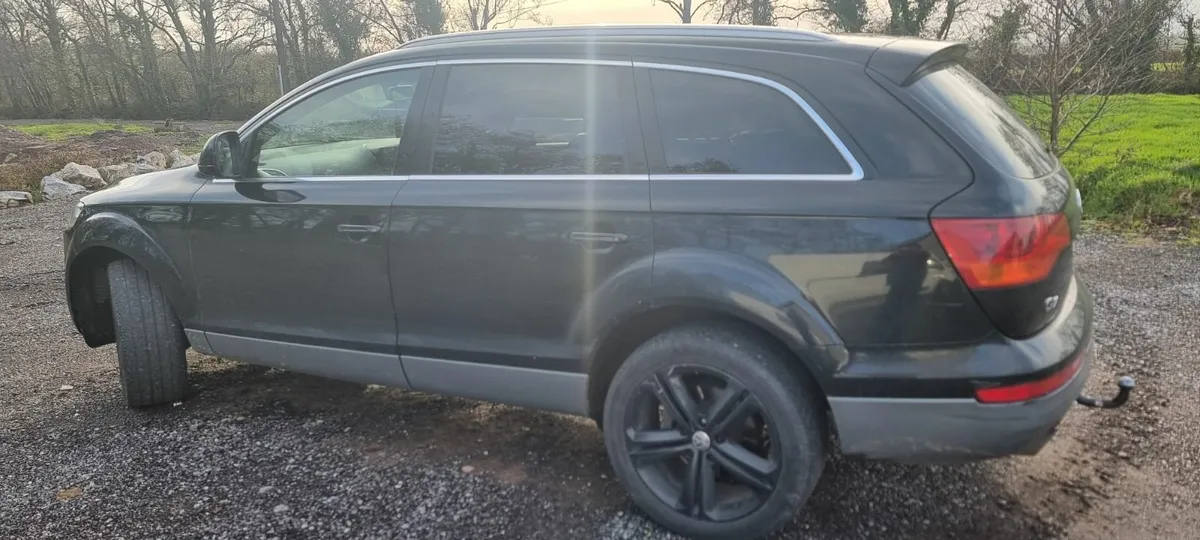 Audi Q7 Crewcab - Image 4