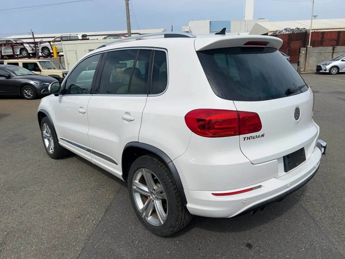 Volkswagen Tiguan R-LINE 1.4 PETROL AUTOMATIC 5DR - Image 2