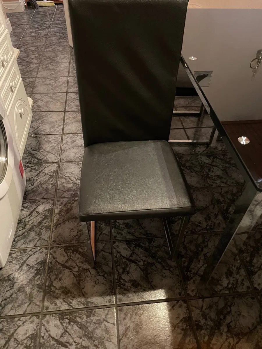 Table and chairs kitchen - Image 2