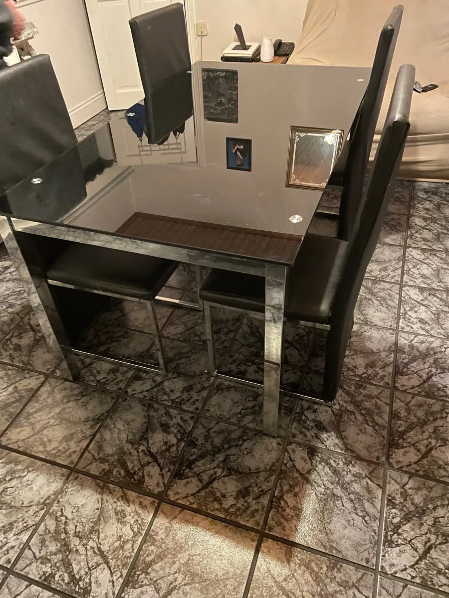 Table and chairs kitchen - Image 4