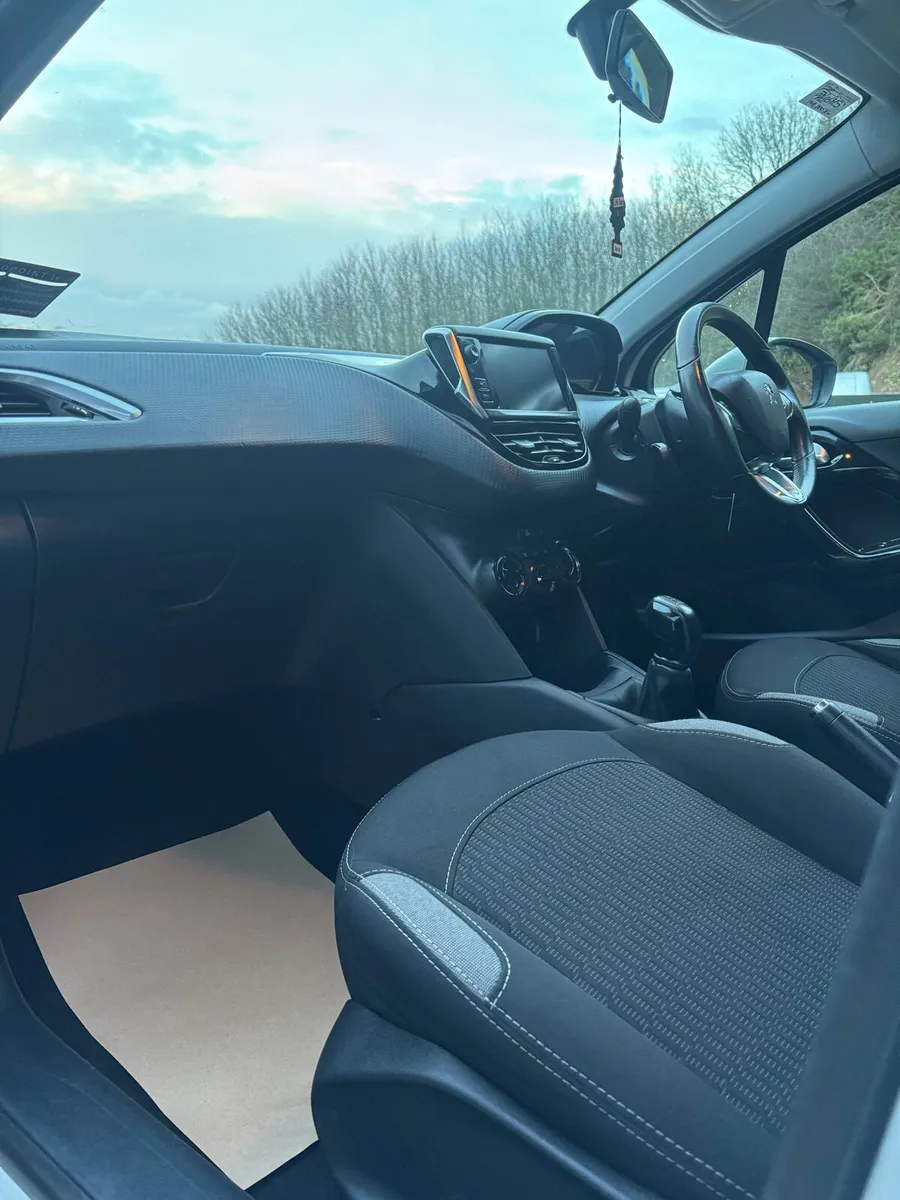 Peugout 208 - Image 4