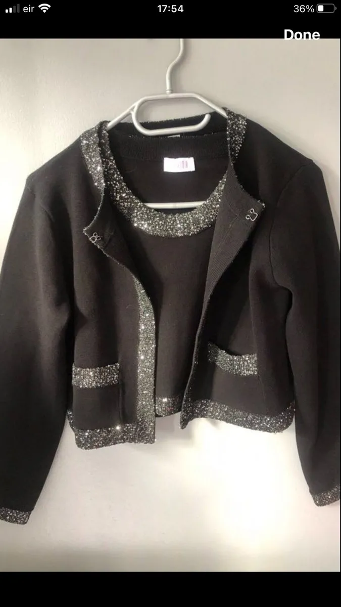 Ladies  two piece suit €20 - Image 1