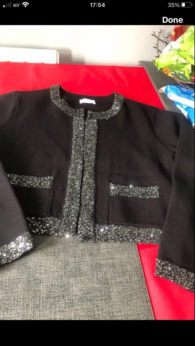 Ladies  two piece suit €20 - Image 4