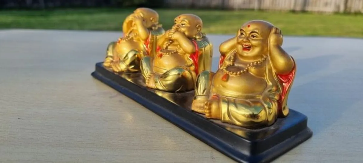 Three brass Buddha figurines - Image 3