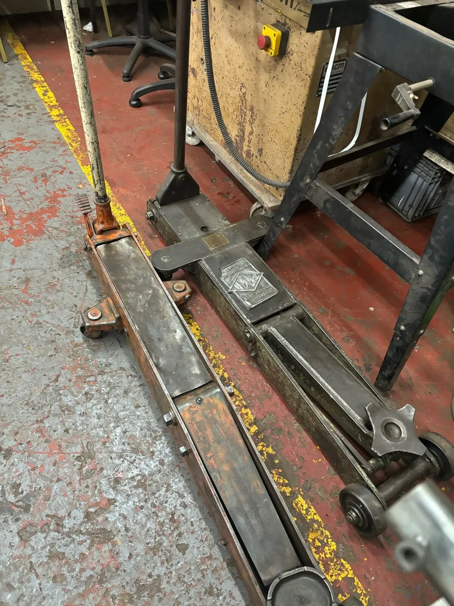 2.5 ton / 5 ton British jacks.  Perfect - Image 2
