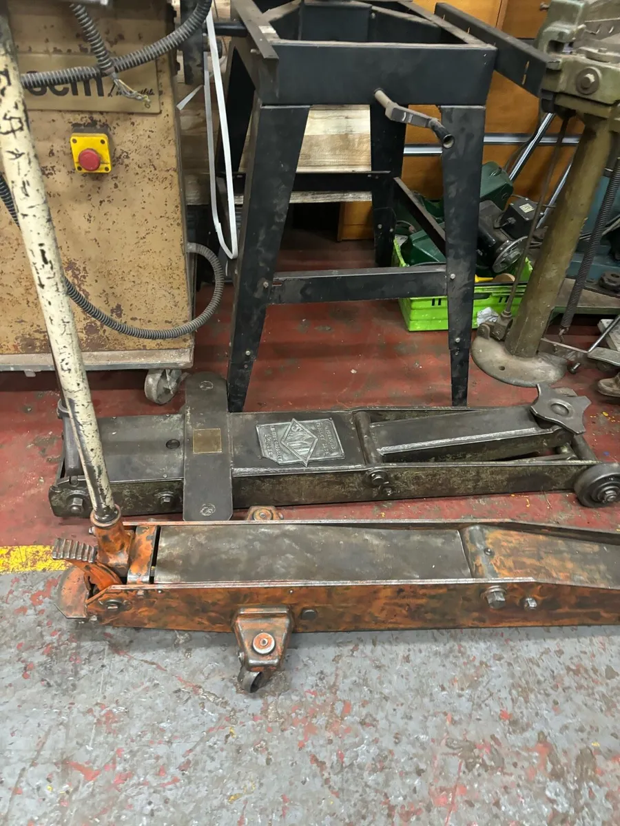 2.5 ton / 5 ton British jacks.  Perfect - Image 3
