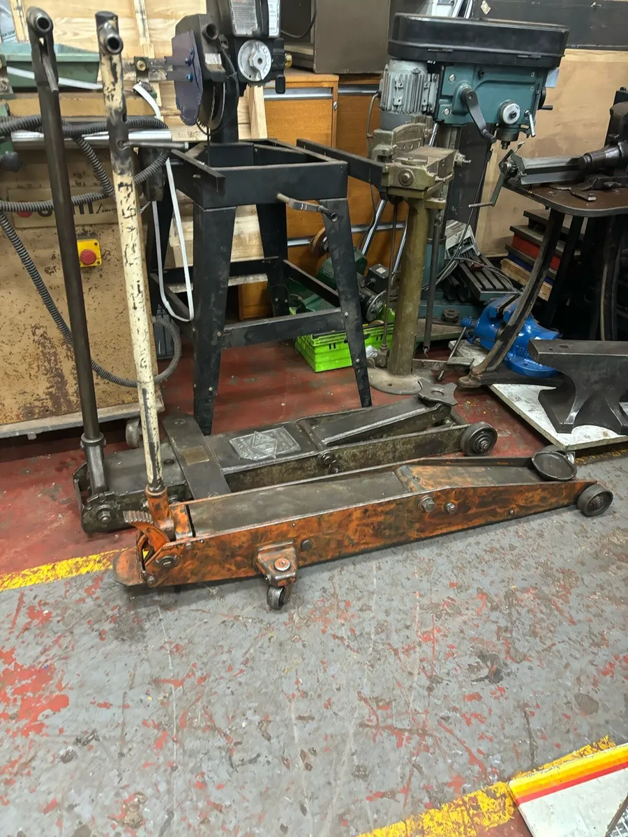 2.5 ton / 5 ton British jacks.  Perfect - Image 4
