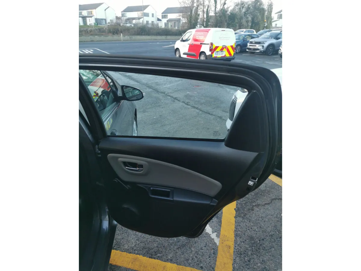 Toyota Yaris 1.4 D-4D LUNA 4DR - Image 4