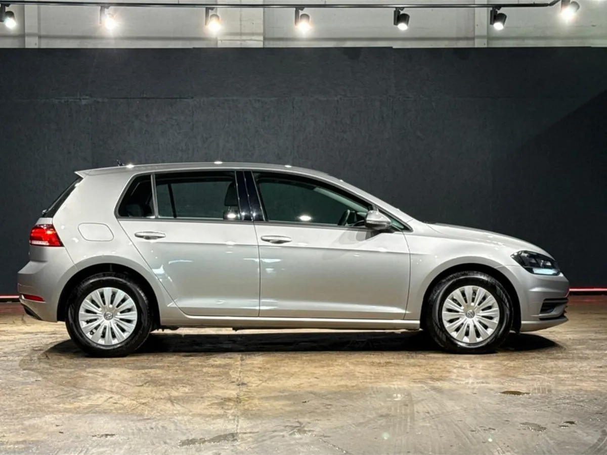 Volkswagen Golf EXTREMELY LOW MILEAGE - 1.2L TSI A - Image 3