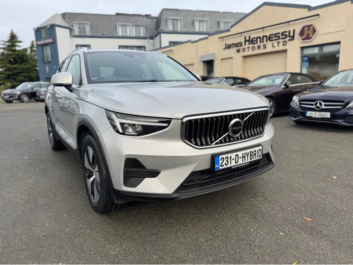 Volvo XC40 ****BLACK FRIDAY SALE**** CORE T4 RECHA - Image 2
