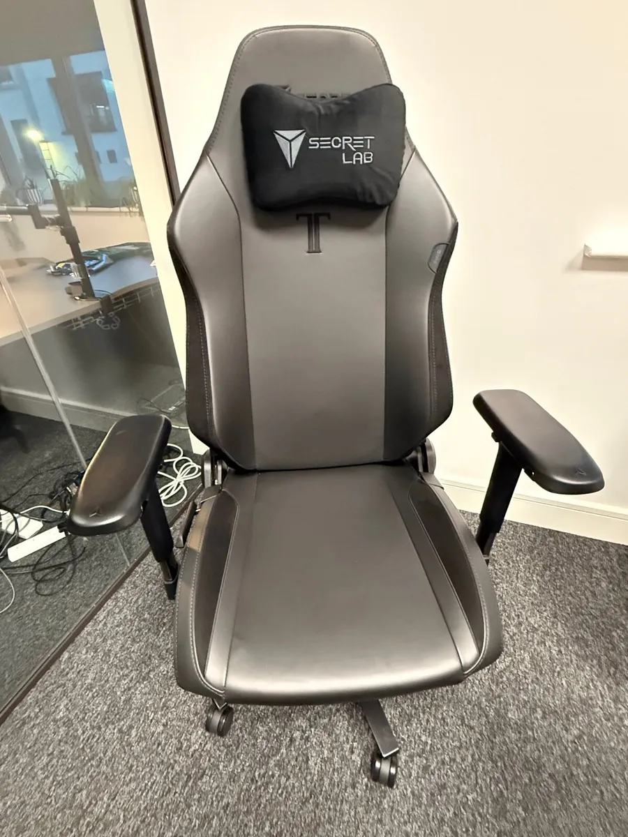 Secret Lab Titan Evo Chair - Image 1