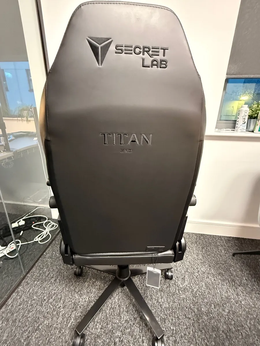 Secret Lab Titan Evo Chair - Image 2