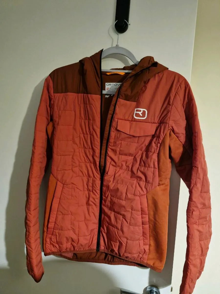 Jakets and jumpers - Image 1