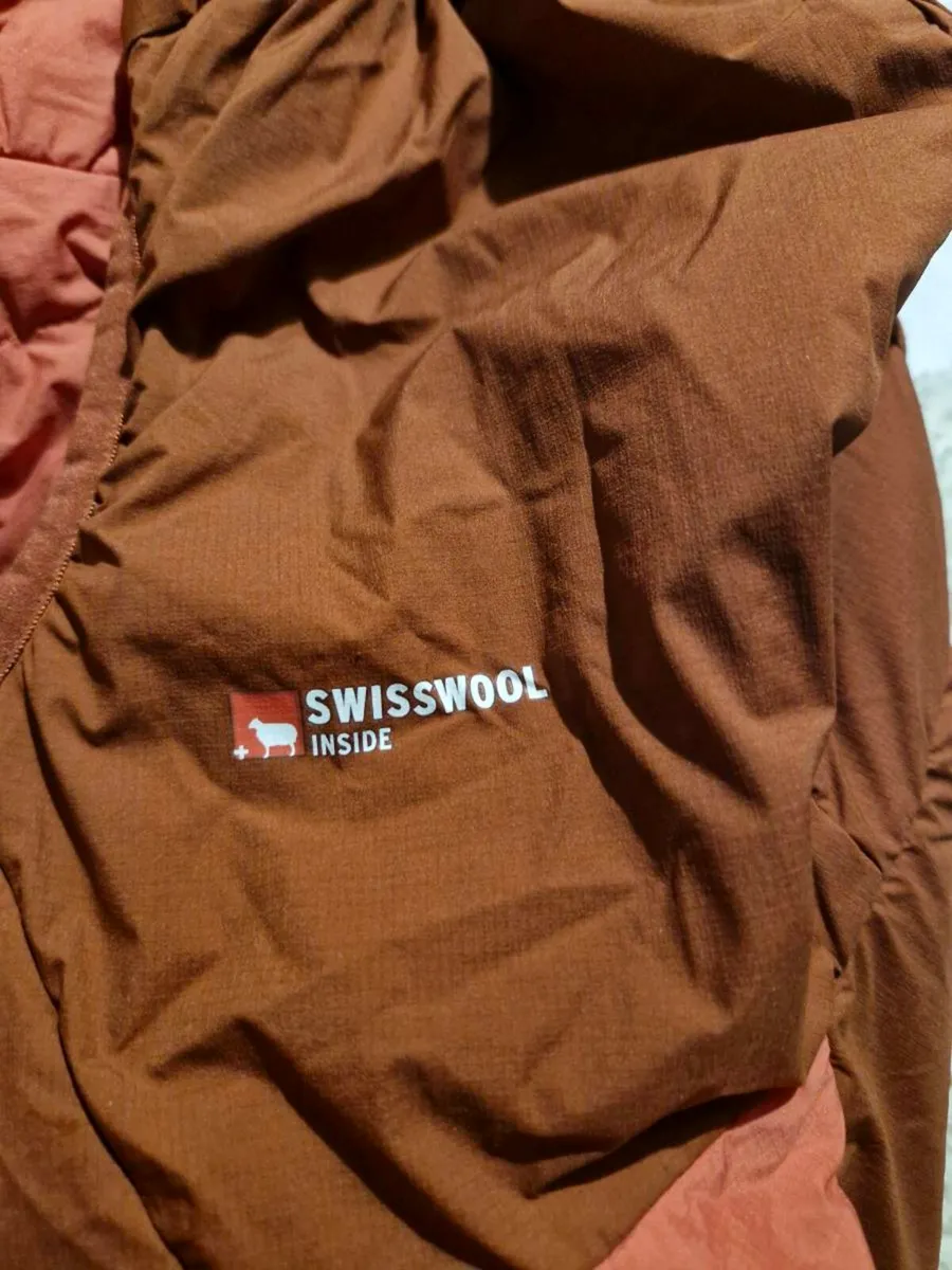 Jakets and jumpers - Image 2