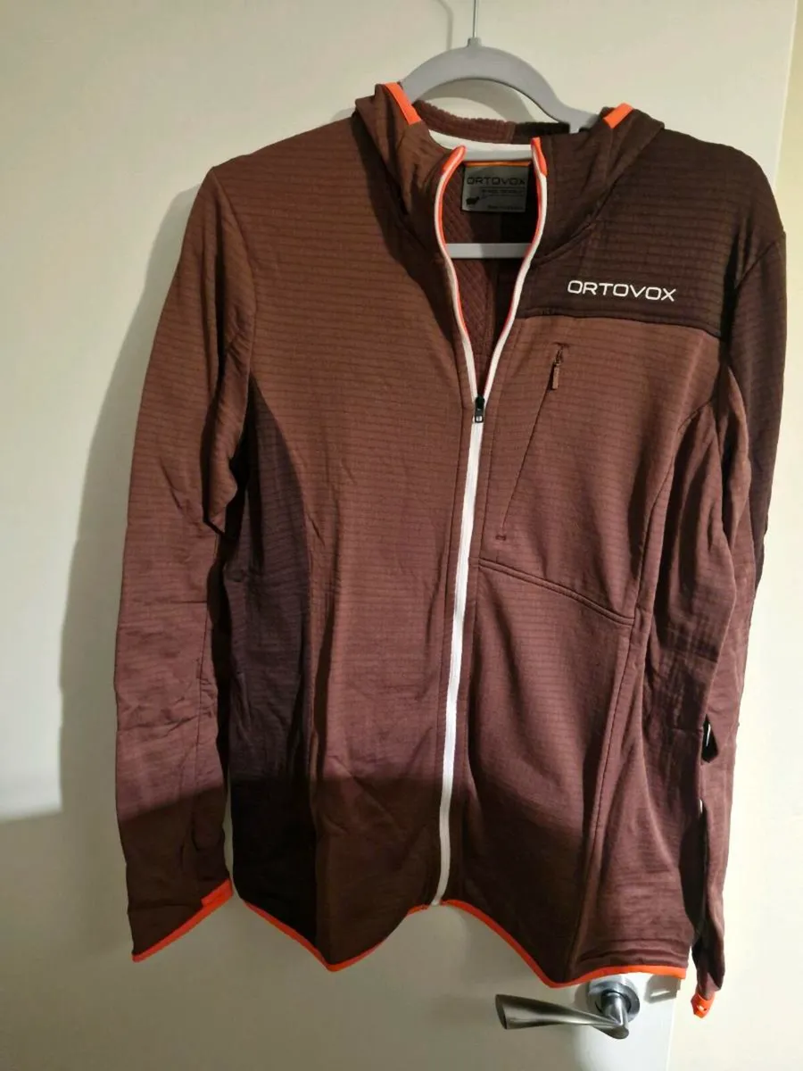 Jakets and jumpers - Image 3