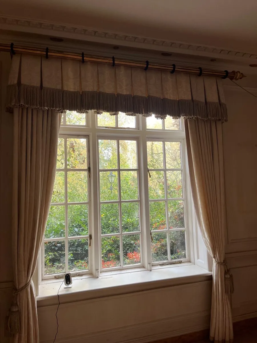 Curtains - Image 2