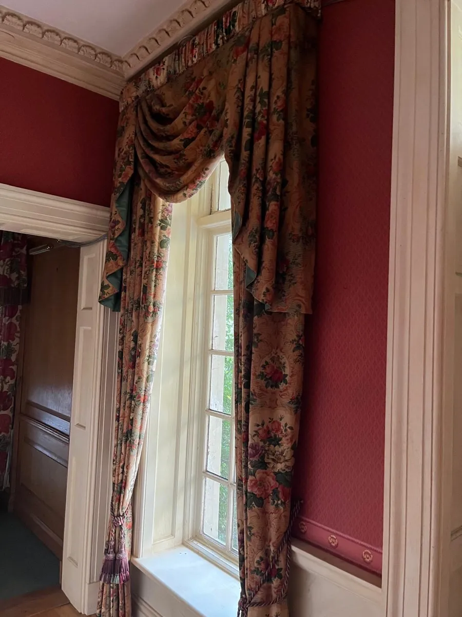 Curtains - Image 3