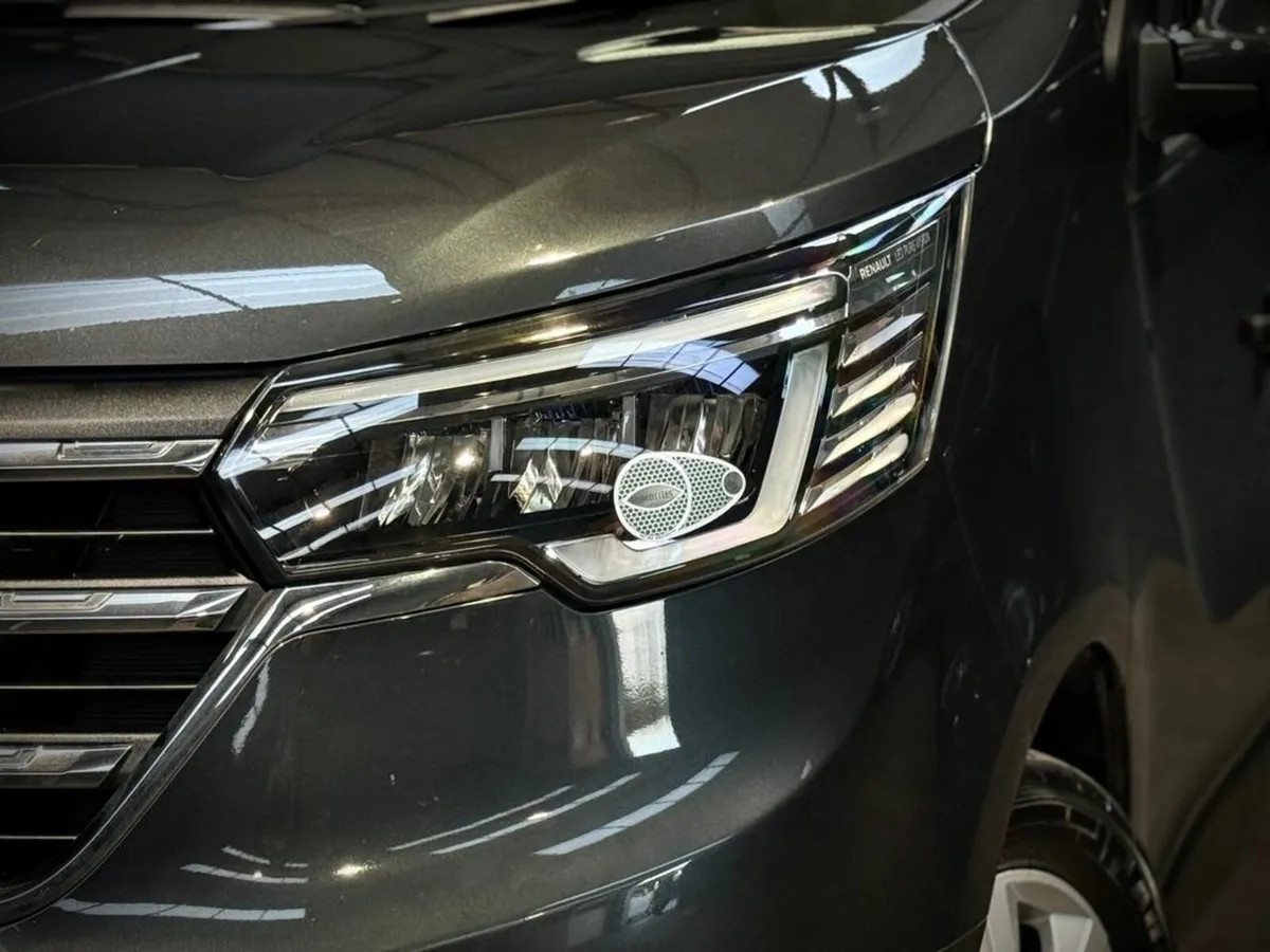 Renault Trafic LL30 SPORT DCI // HIGH SPEC // 1 OW - Image 4