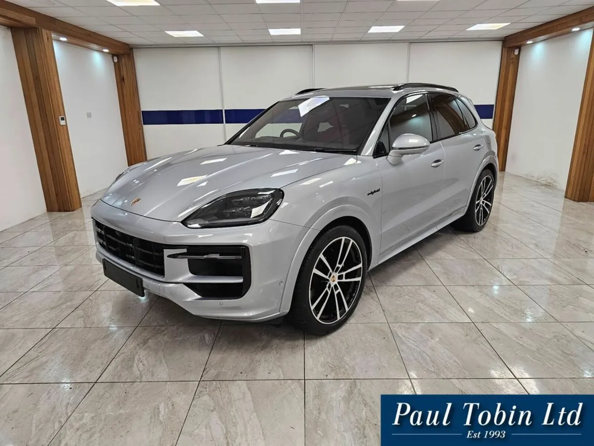 Porsche Cayenne ENORMOUS SPECIFICATION - Image 1
