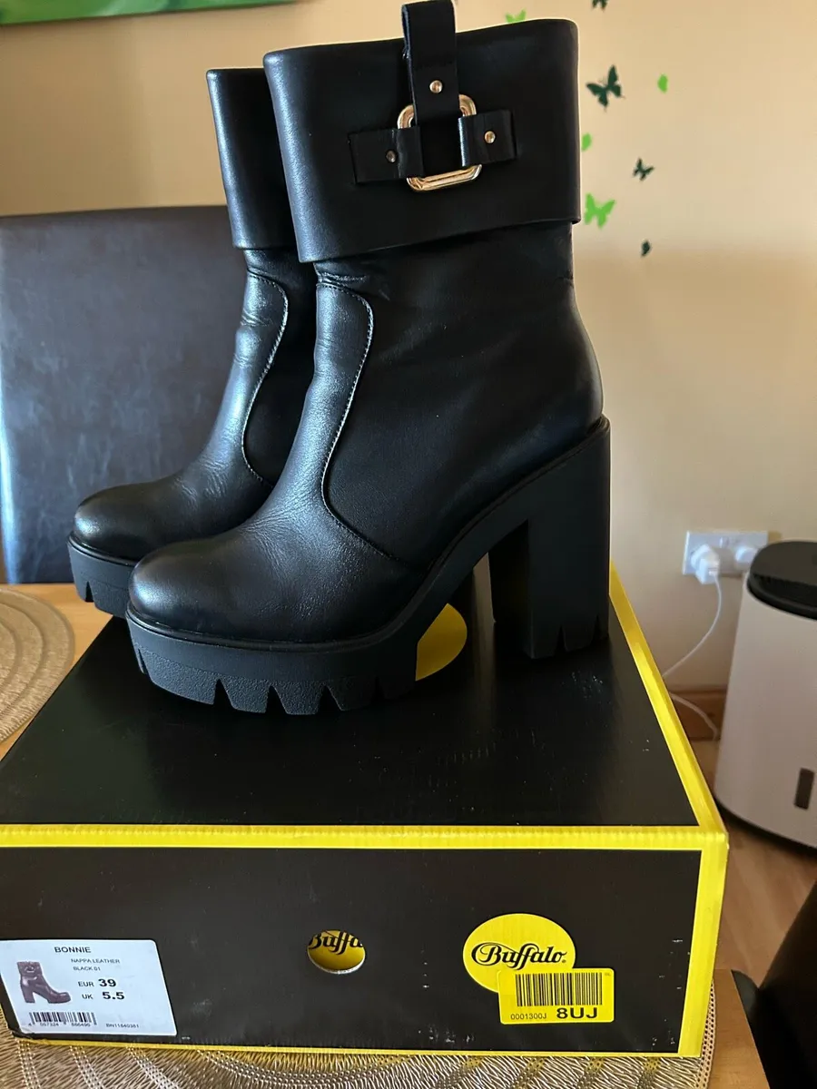 Buffalo boots for women - Image 1