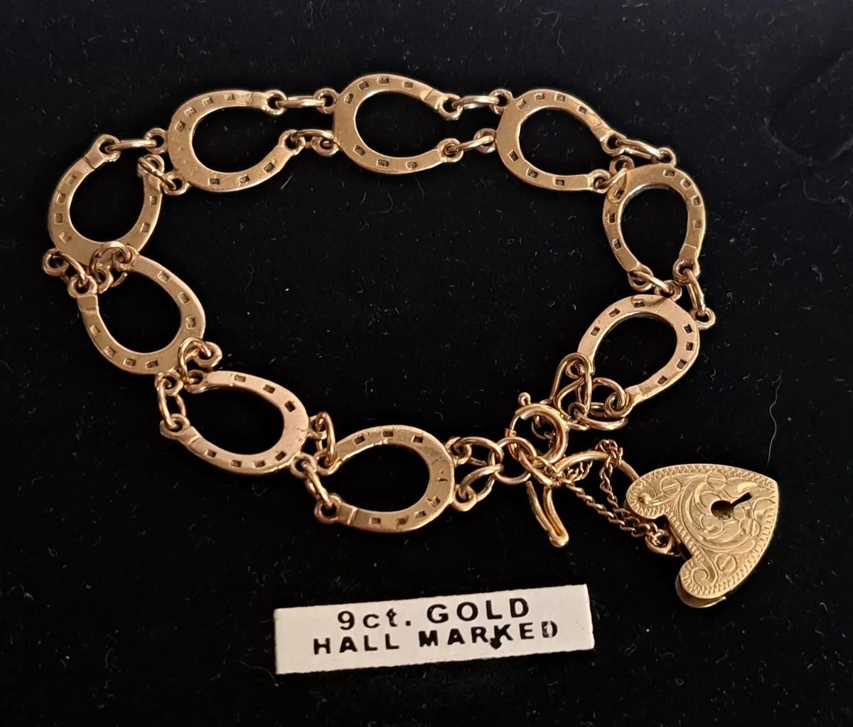 Vintage 9ct yellow gold horseshoe bracelet - Image 1