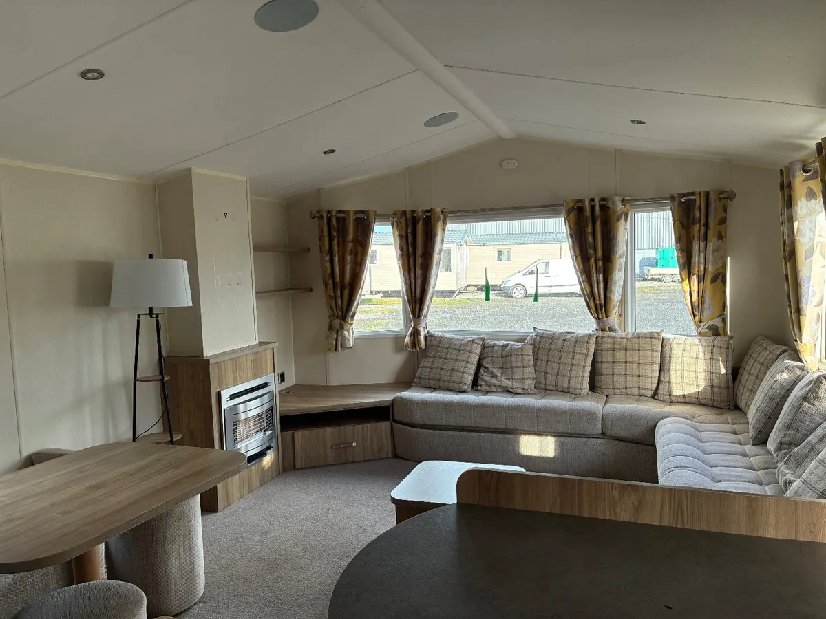 JUST IN AND ABSOLUTELY STUNNING - Image 4