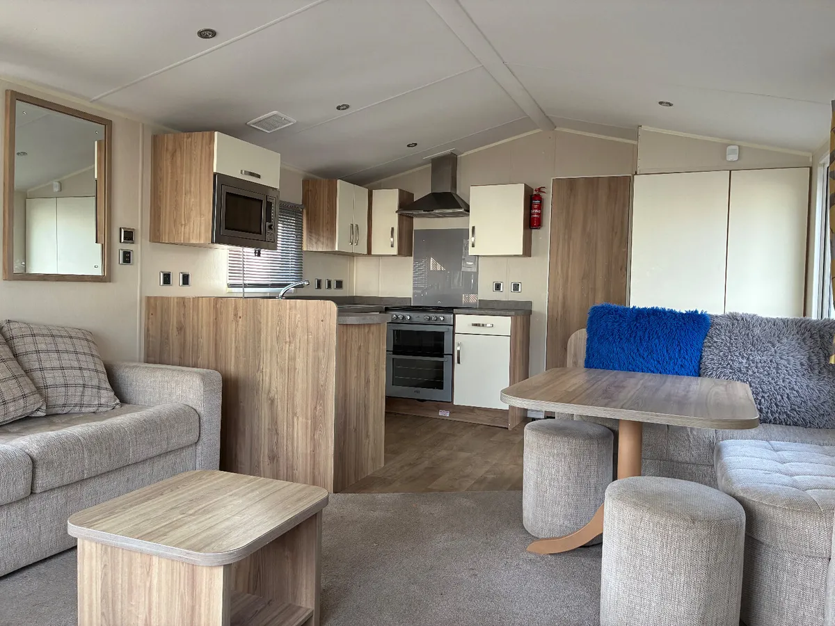 JUST IN AND ABSOLUTELY STUNNING - Image 3