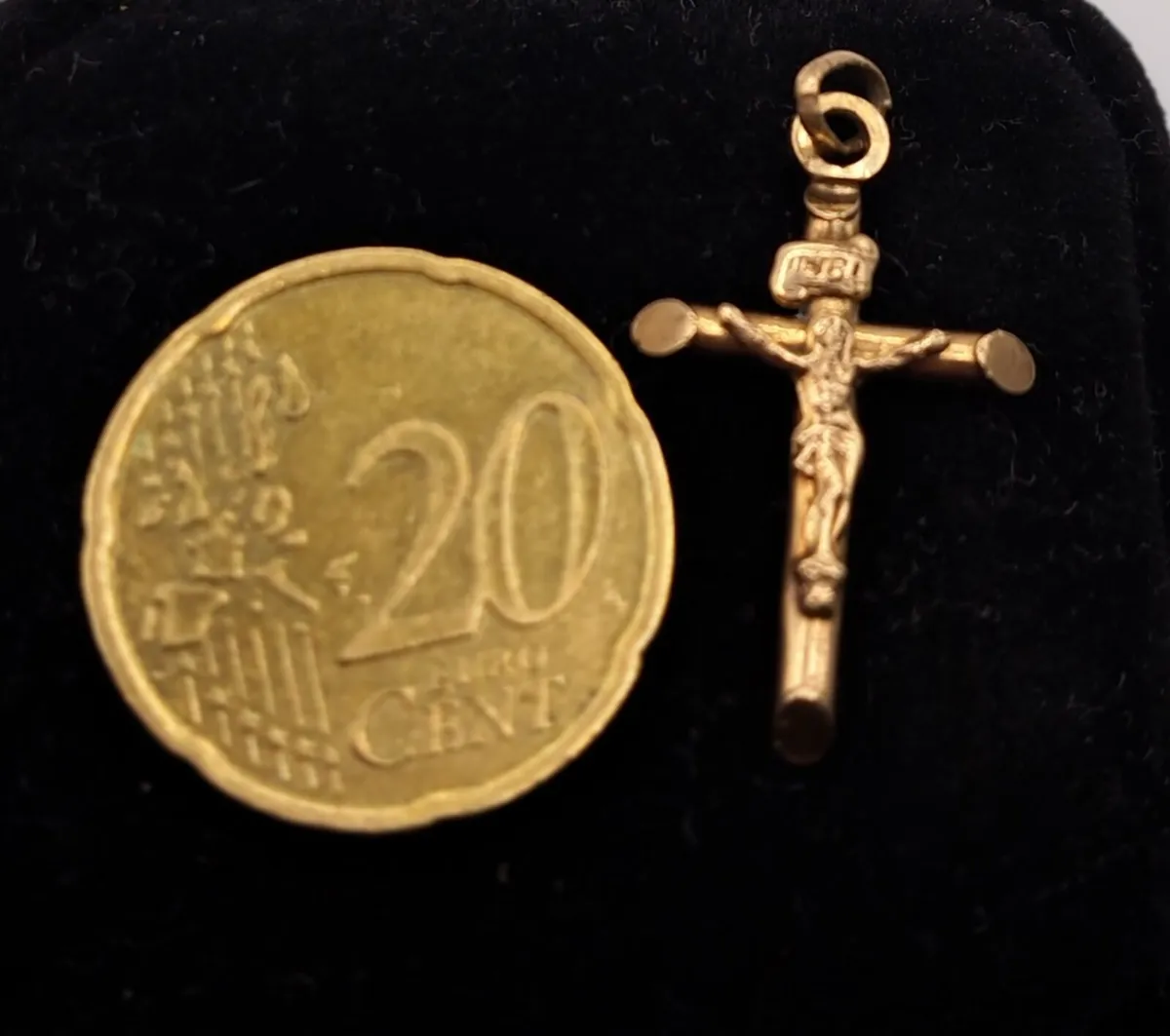 Vintage 9 ct gold crucifix pendant - Image 1