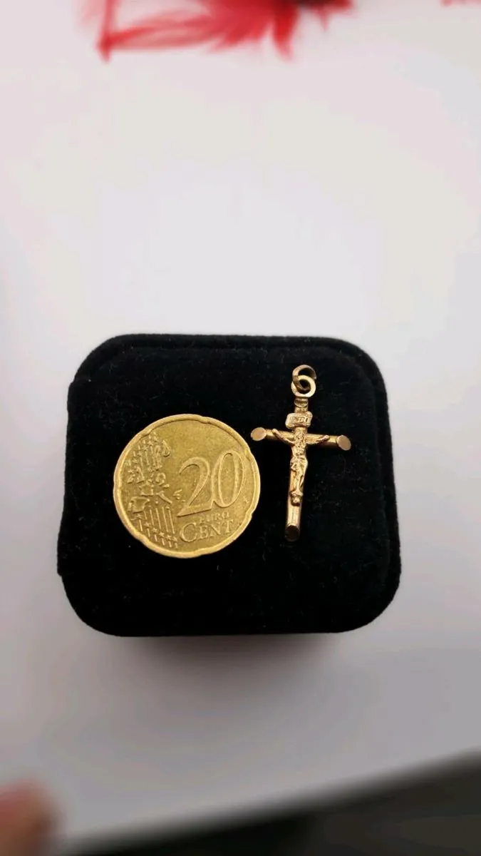 Vintage 9 ct gold crucifix pendant - Image 2