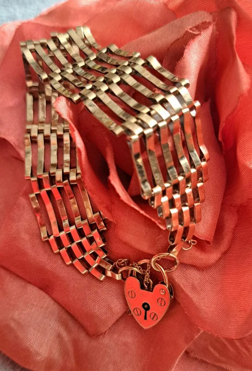 Vintage 9ct yellow gold gate bracelet - Image 1