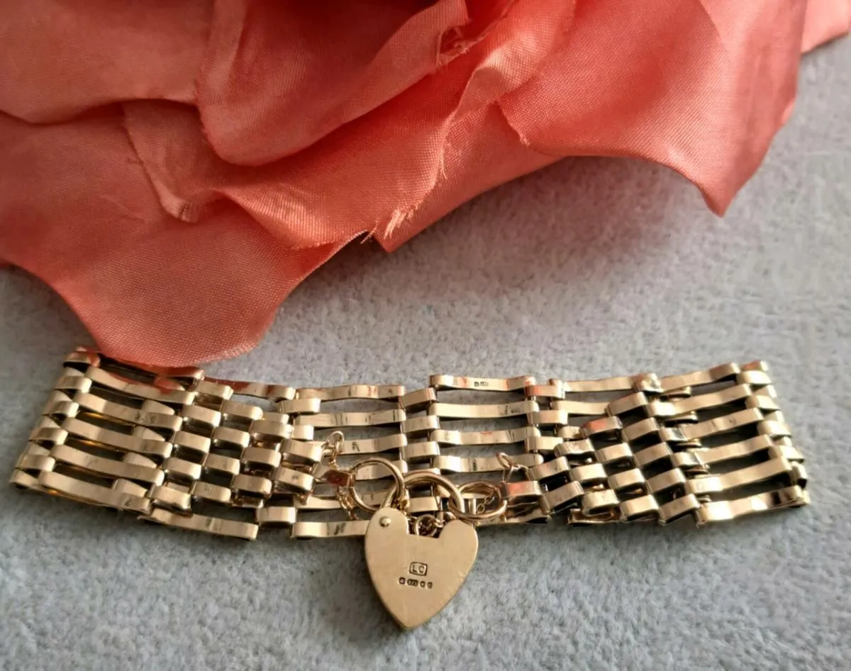 Vintage 9ct yellow gold gate bracelet - Image 4