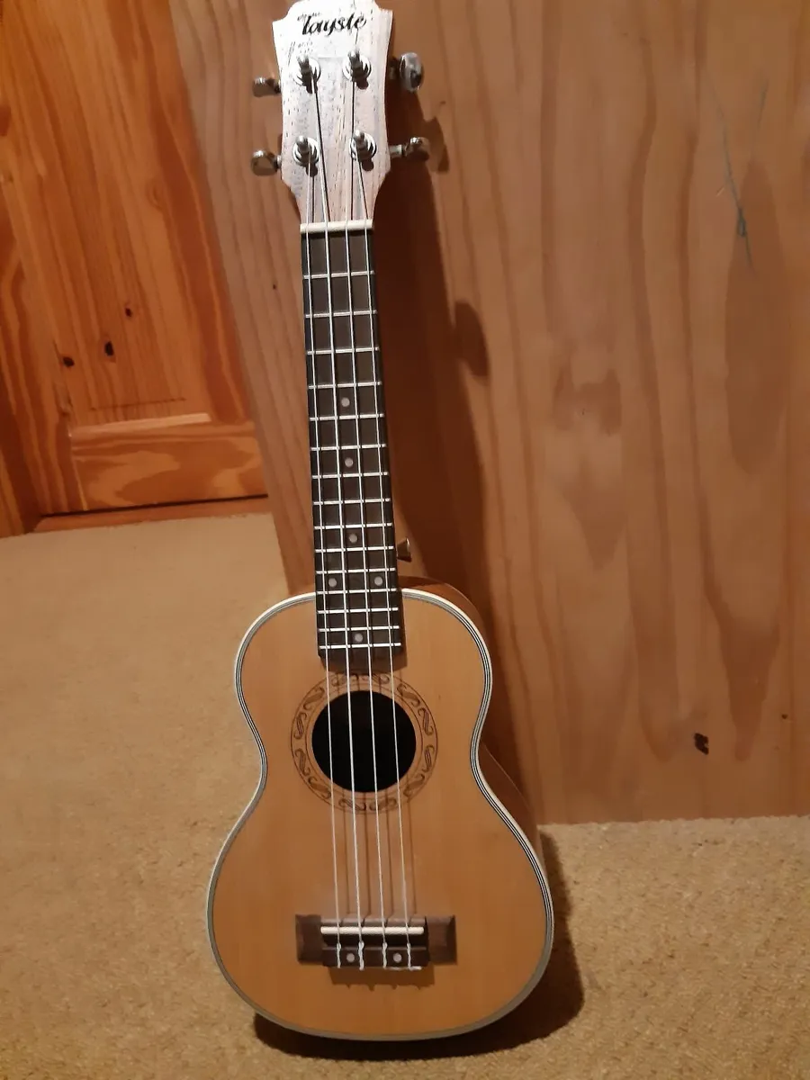 Ukulele - Image 1