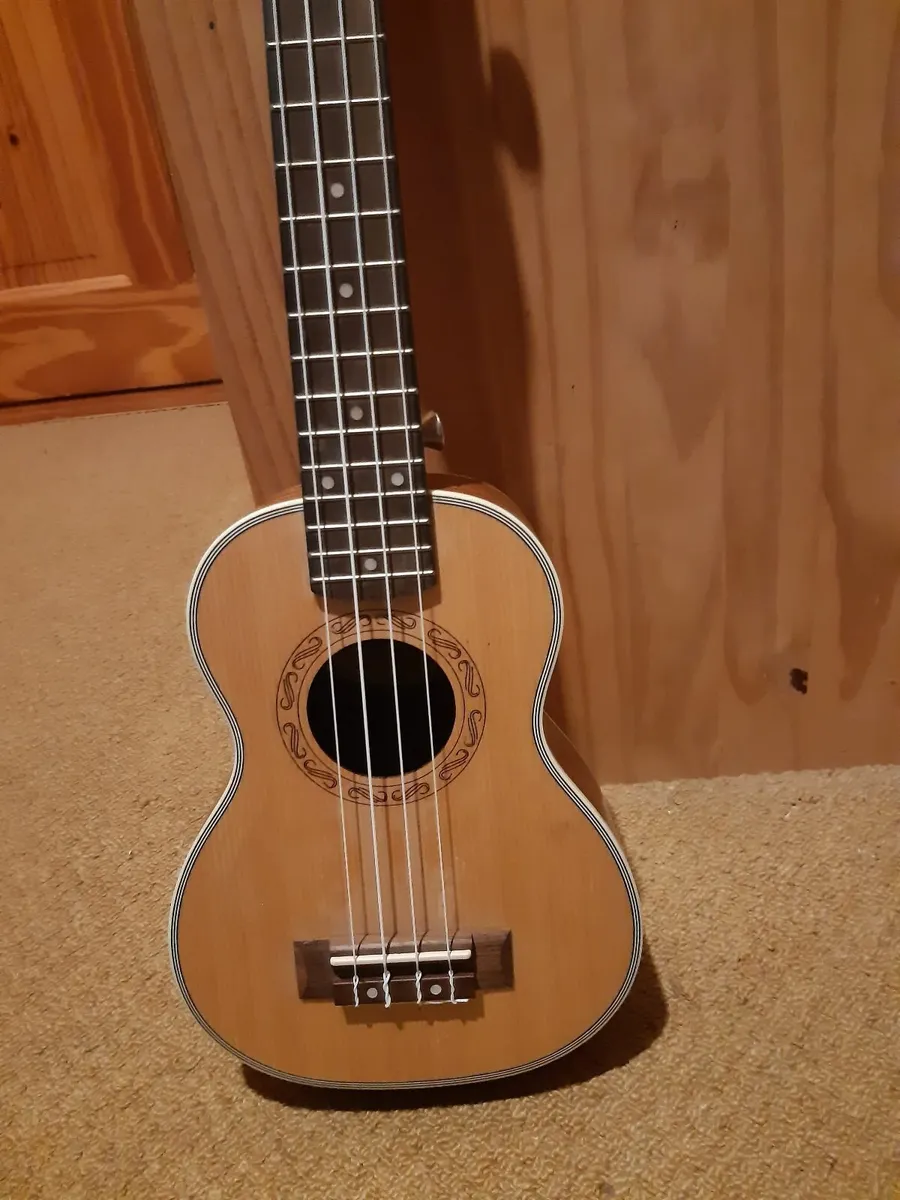 Ukulele - Image 3