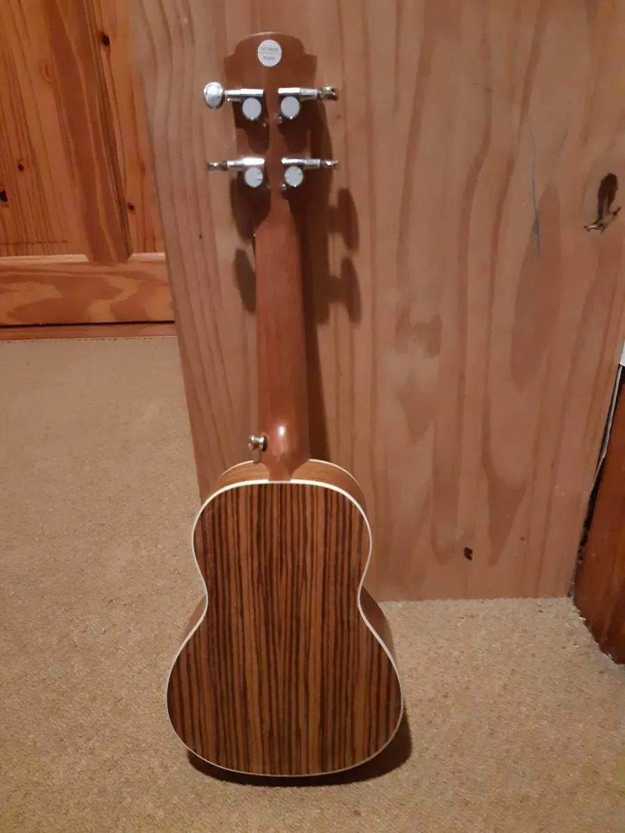 Ukulele - Image 4