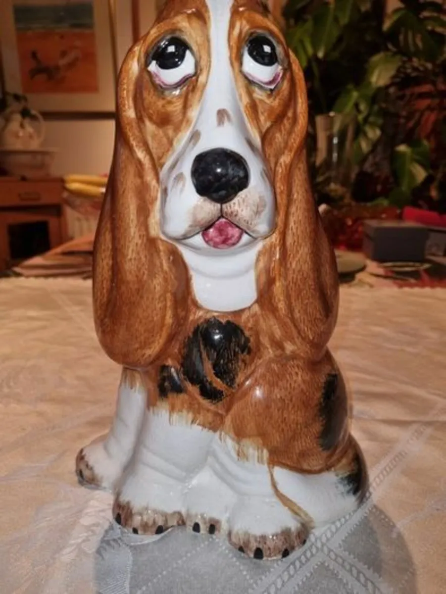 Large English Ceramic Pottery Hound Dog - Image 1