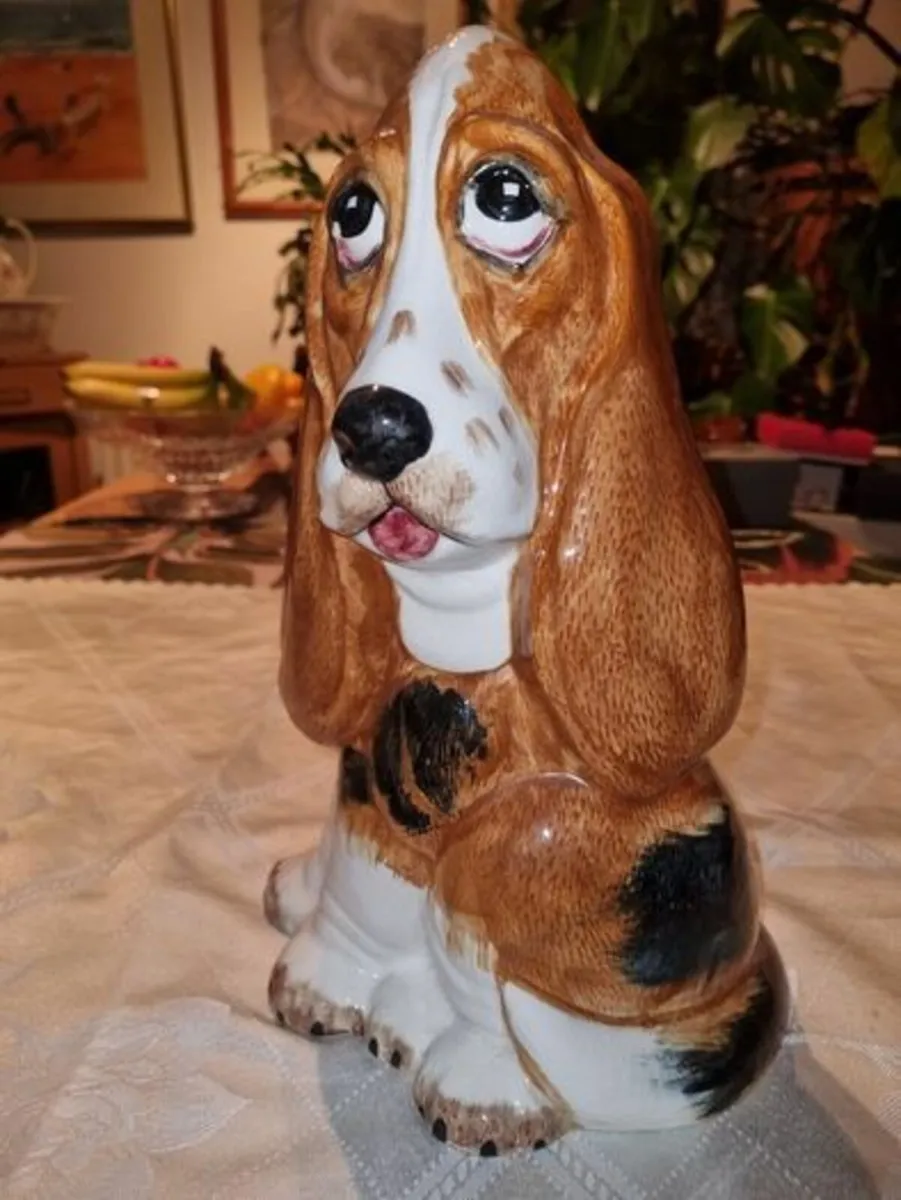 Large English Ceramic Pottery Hound Dog - Image 2