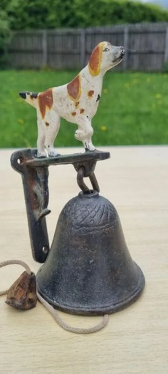 Vintage door bell with a dog figurine - Image 1