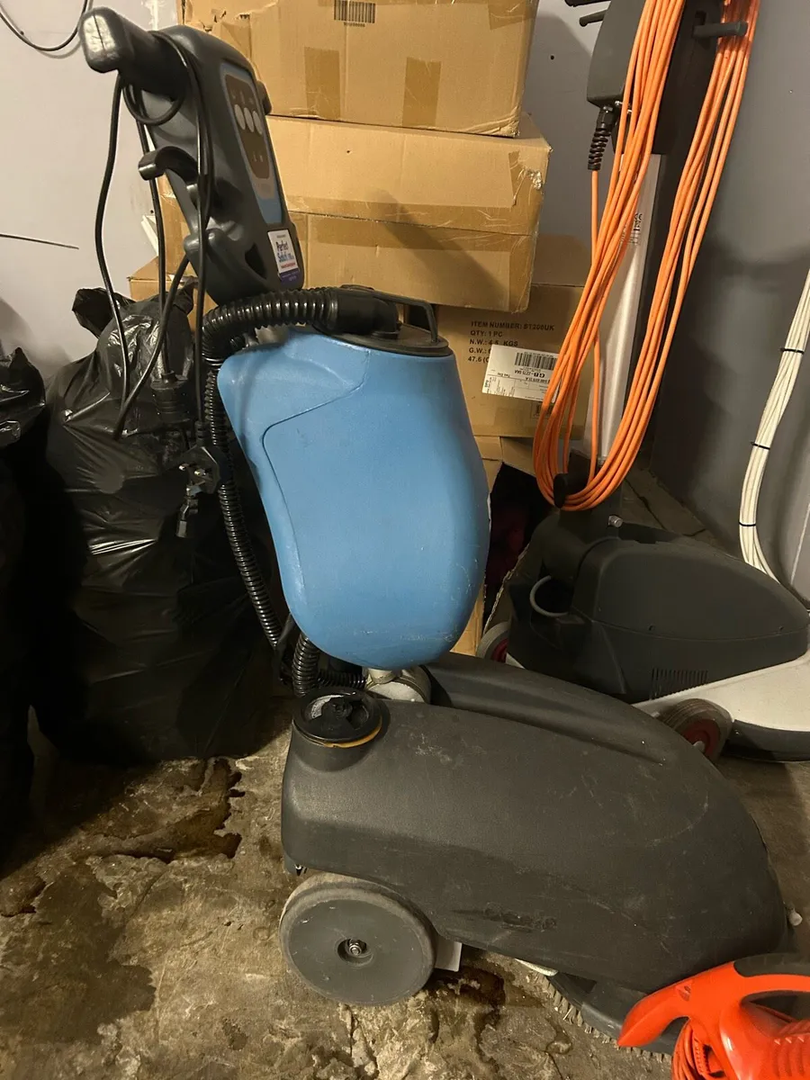 Commercial floor scrubber and polish machine - Image 2