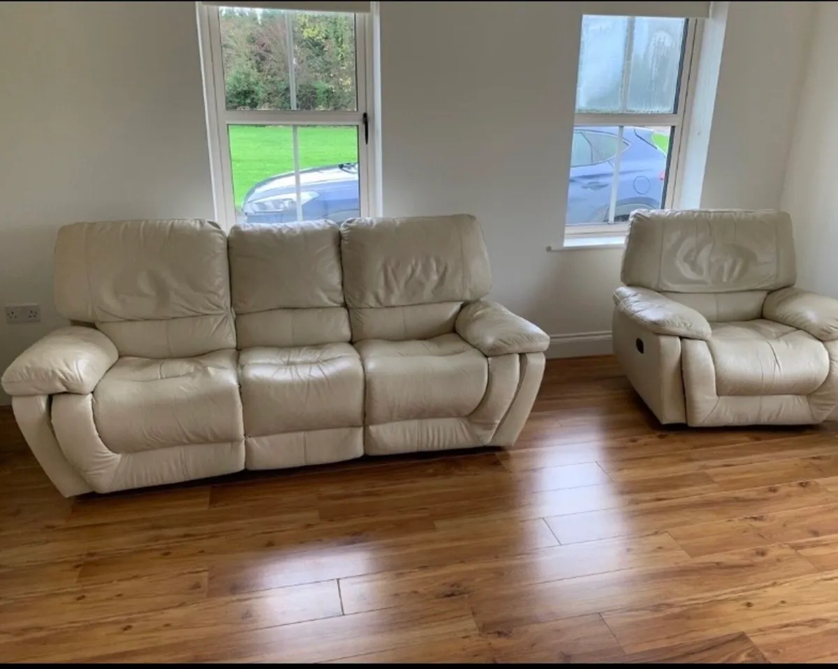 3 Seater sofa and 2 armchairs - Image 1