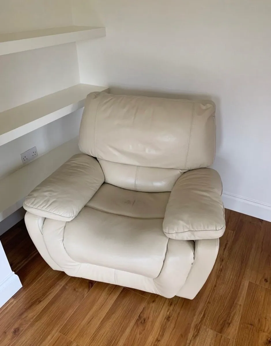 3 Seater sofa and 2 armchairs - Image 2