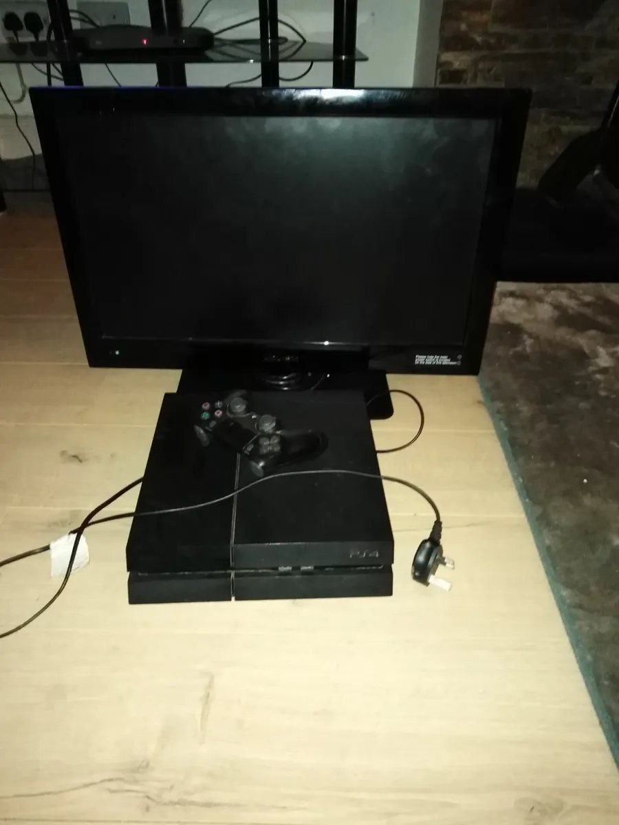 Xbox and 19 inch smart TV