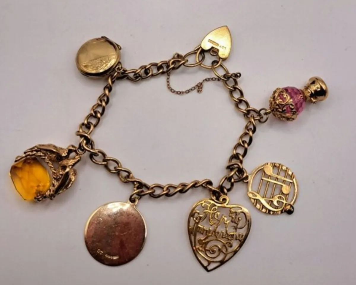 Vintage 9 ct gold charm bracelet - Image 1