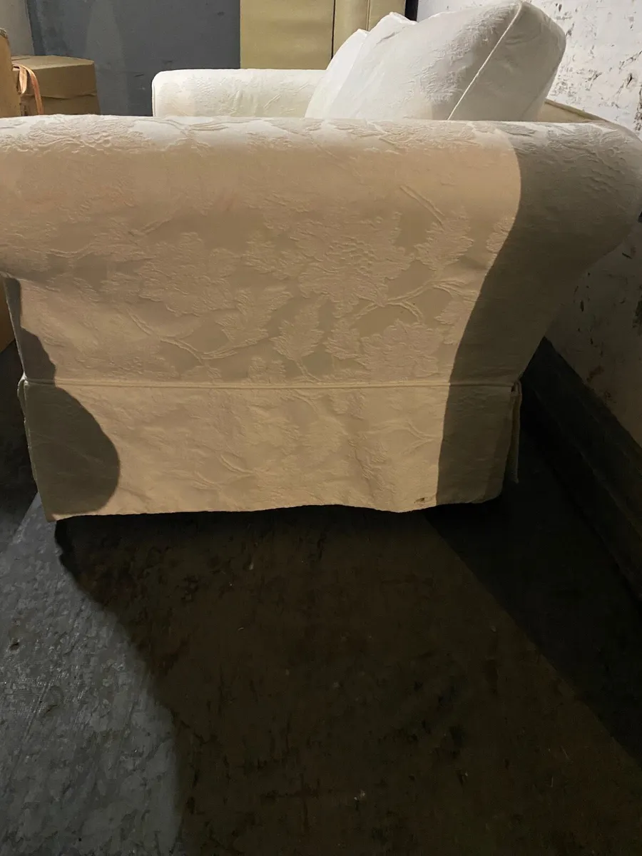 Beautiful 3 seater couches matching pair - Image 3