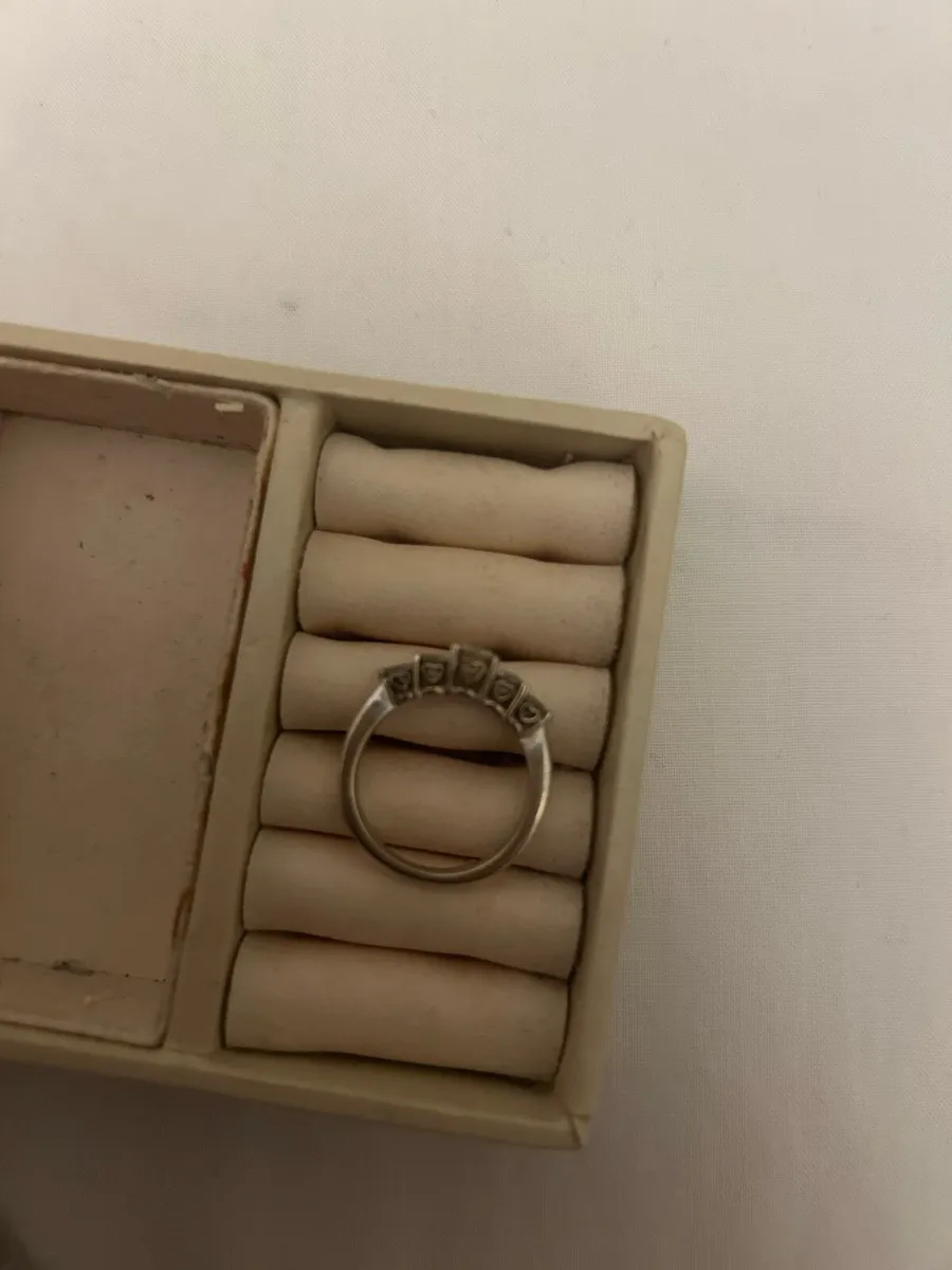 5 stone diamond ring - Image 4