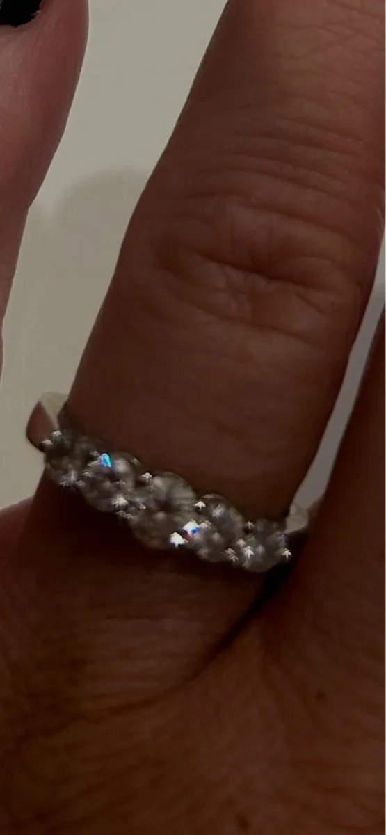 5 stone diamond ring - Image 1
