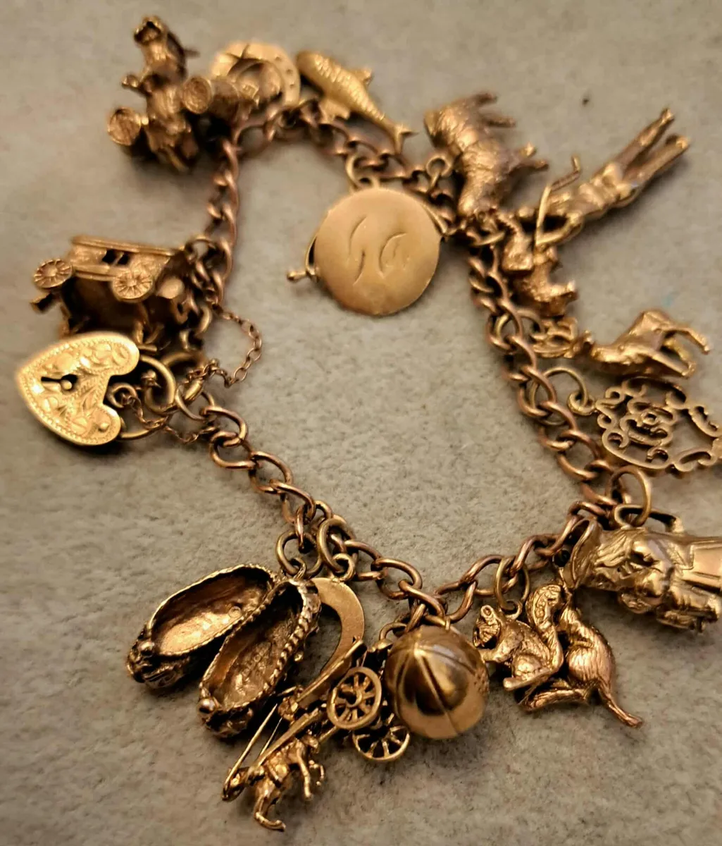 Vintage 9 ct gold charm bracelet - Image 2
